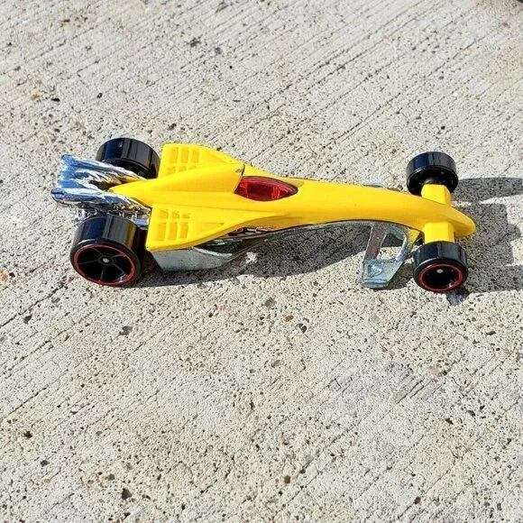 Mattel Hot Wheels Red Line 2009 World Racer Greased Lightnin Yellow, Thailand - Picture 13 of 16